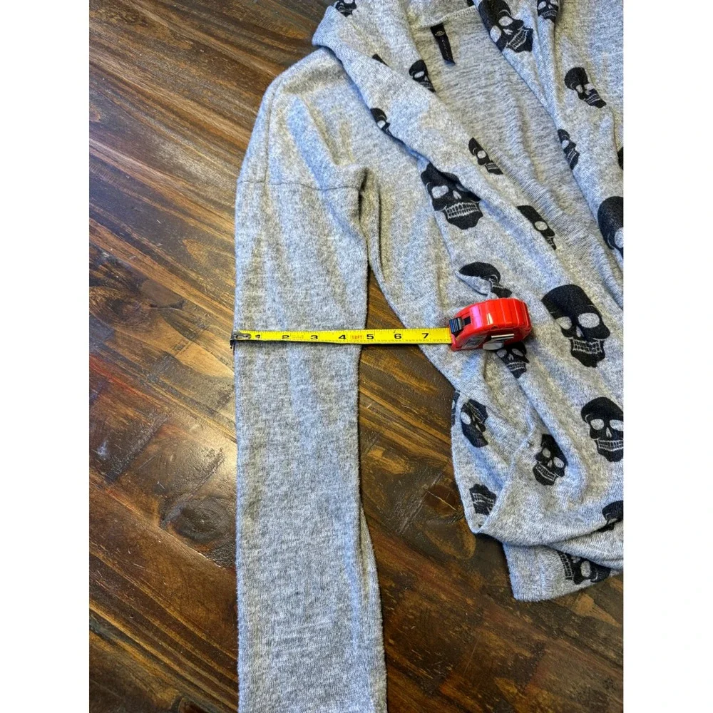 CASALEE Grey Skull Print Cardigan Open Front Long Sleeve Sweater Woman's‎ Medium